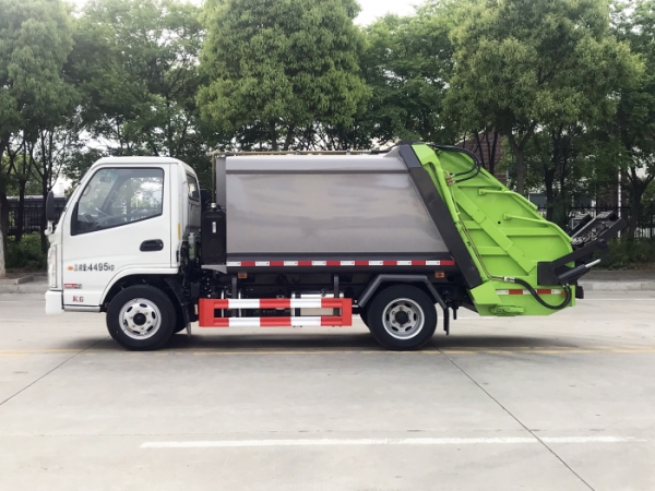 HDW5042ZYSKM6型壓縮式垃圾車（凱馬）4m3